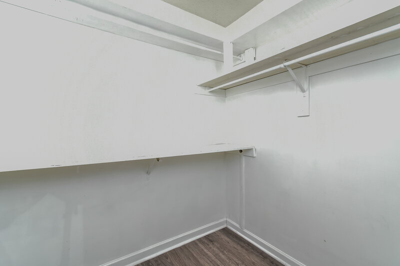 1,600/Mo, 4002 Wood Birch Cove Memphis, TN 38115 Walk In Closet View