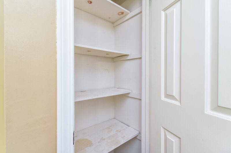 1,600/Mo, 4002 Wood Birch Cove Memphis, TN 38115 Walk In Closet View 2