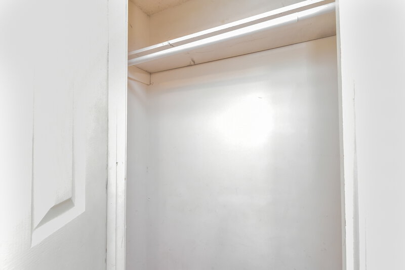 1,600/Mo, 4002 Wood Birch Cove Memphis, TN 38115 Walk In Closet View 4