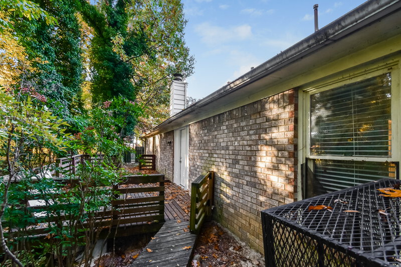 1,600/Mo, 4002 Wood Birch Cove Memphis, TN 38115 Deck View