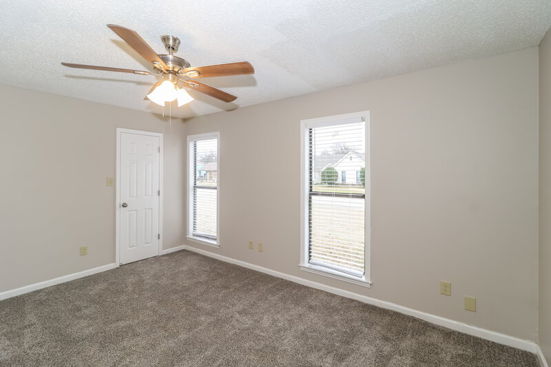 1,800/Mo, 3925 Birchshade Cv Memphis, TN 38115 Main Bedroom View 2