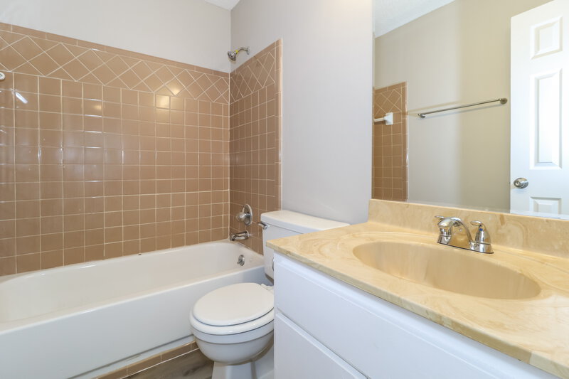 1,800/Mo, 3925 Birchshade Cv Memphis, TN 38115 Bathroom View