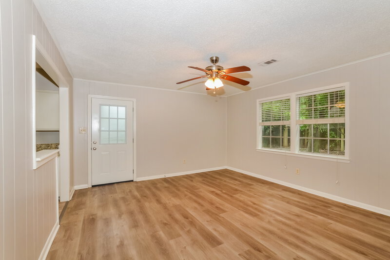 1,600/Mo, 1751 Sea Isle Rd Memphis, TN 38117 Living Room View 2