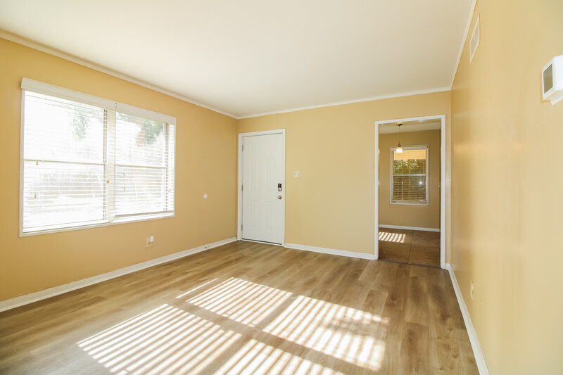 1,595/Mo, 1751 Sea Isle Rd Memphis, TN 38117 Living Room View 2
