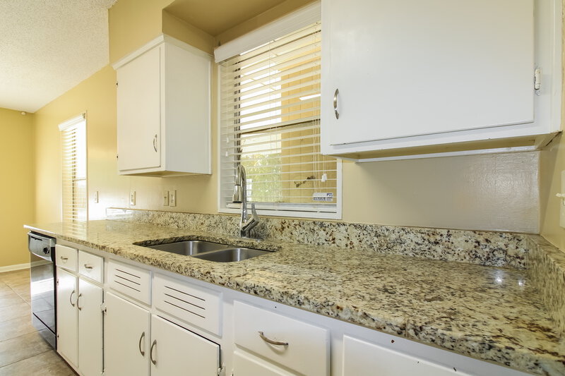 1,595/Mo, 1751 Sea Isle Rd Memphis, TN 38117 Kitchen View