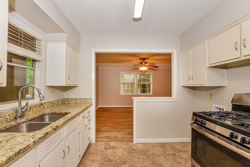 1,600/Mo, 1751 Sea Isle Rd Memphis, TN 38117 Kitchen View