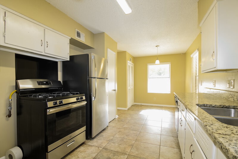 1,595/Mo, 1751 Sea Isle Rd Memphis, TN 38117 Kitchen View 2