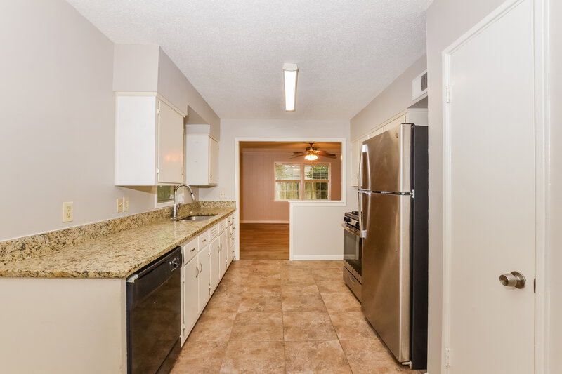 1,600/Mo, 1751 Sea Isle Rd Memphis, TN 38117 Kitchen View 2