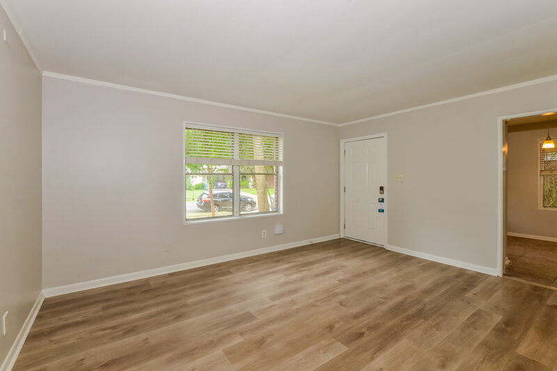 1,600/Mo, 1751 Sea Isle Rd Memphis, TN 38117 Family Room View 2