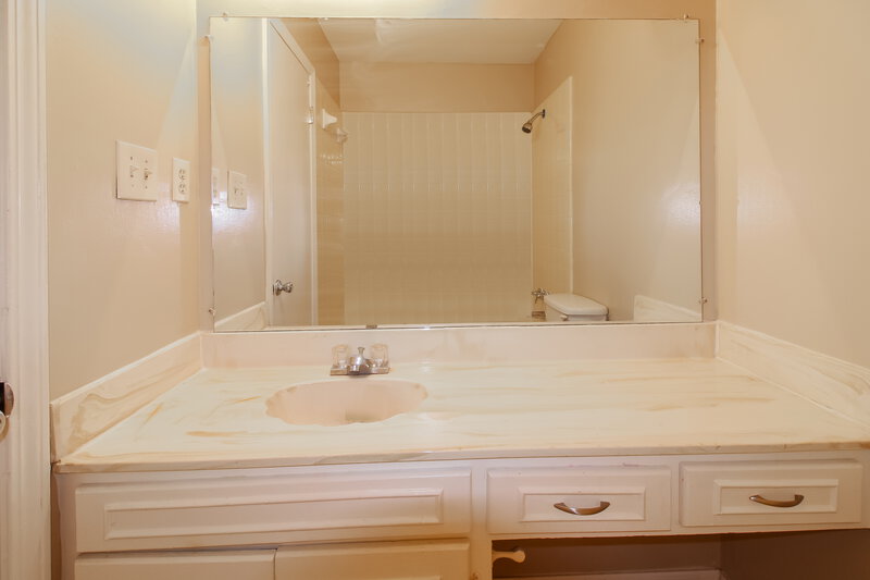 1,595/Mo, 1751 Sea Isle Rd Memphis, TN 38117 Bathroom View