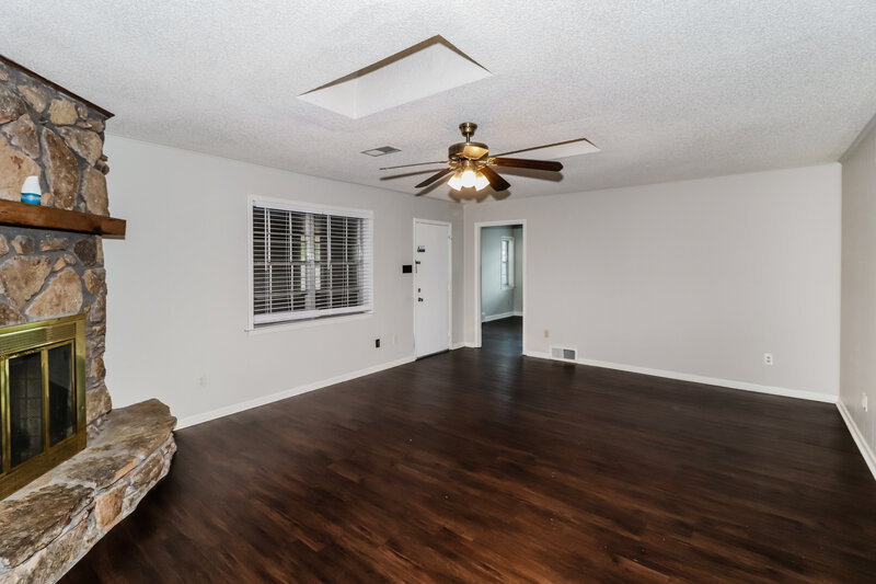 2,530/Mo, 2546 Cardigan Dr Memphis, TN 38119 Living Room View