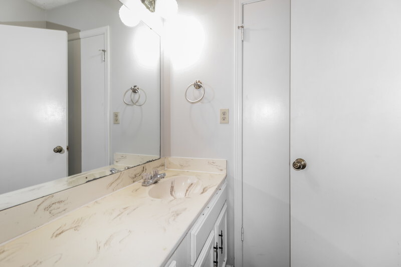 2,530/Mo, 2546 Cardigan Dr Memphis, TN 38119 Bathroom View