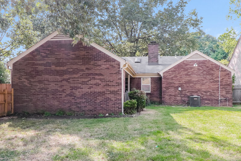 2,530/Mo, 2546 Cardigan Dr Memphis, TN 38119 Rear View