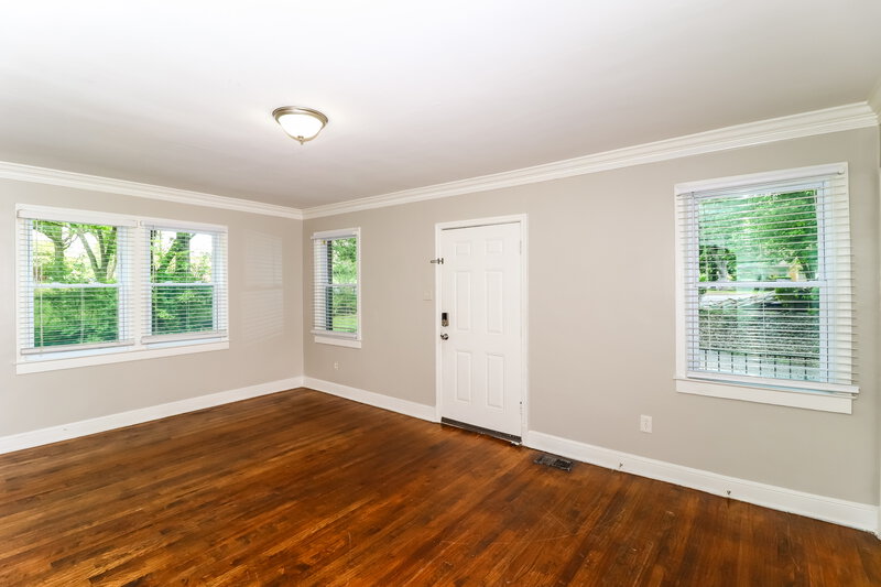 1,740/Mo, 5447 Park Ave Memphis, TN 38119 Living Room View 2