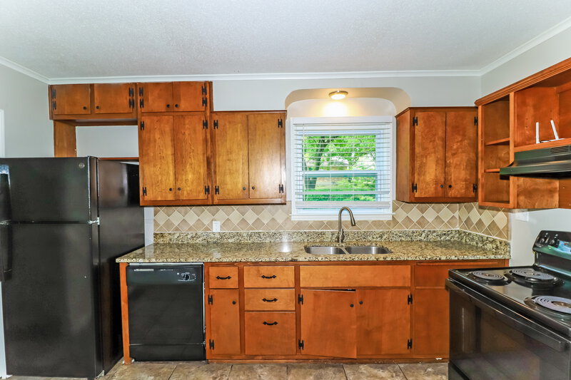 1,740/Mo, 5447 Park Ave Memphis, TN 38119 Kitchen View