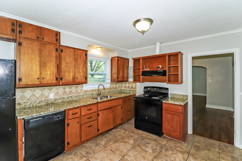 1,740/Mo, 5447 Park Ave Memphis, TN 38119 Kitchen View 2