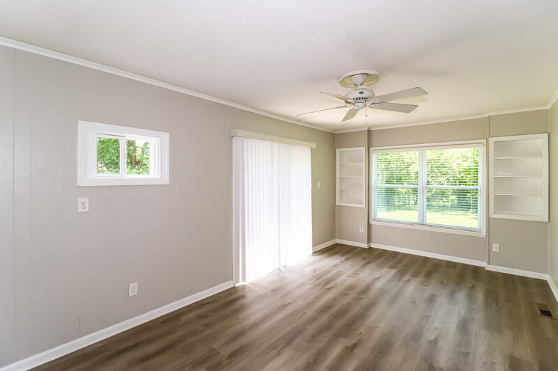 1,740/Mo, 5447 Park Ave Memphis, TN 38119 Den View