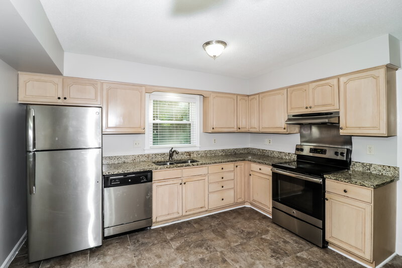 1,810/Mo, 6005 Macinness Dr Memphis, TN 38119 Kitchen View 2