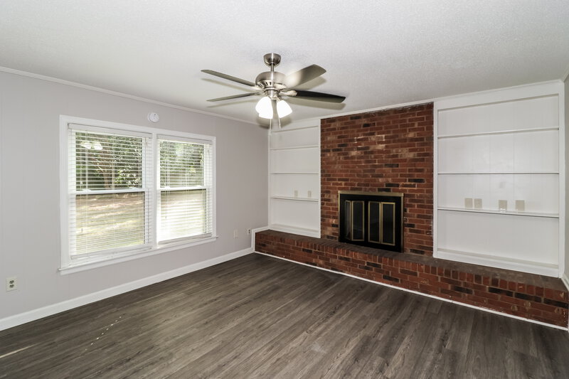 1,810/Mo, 6005 Macinness Dr Memphis, TN 38119 Den View