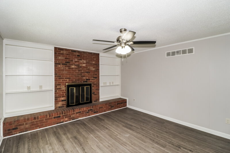 1,810/Mo, 6005 Macinness Dr Memphis, TN 38119 Den View 2