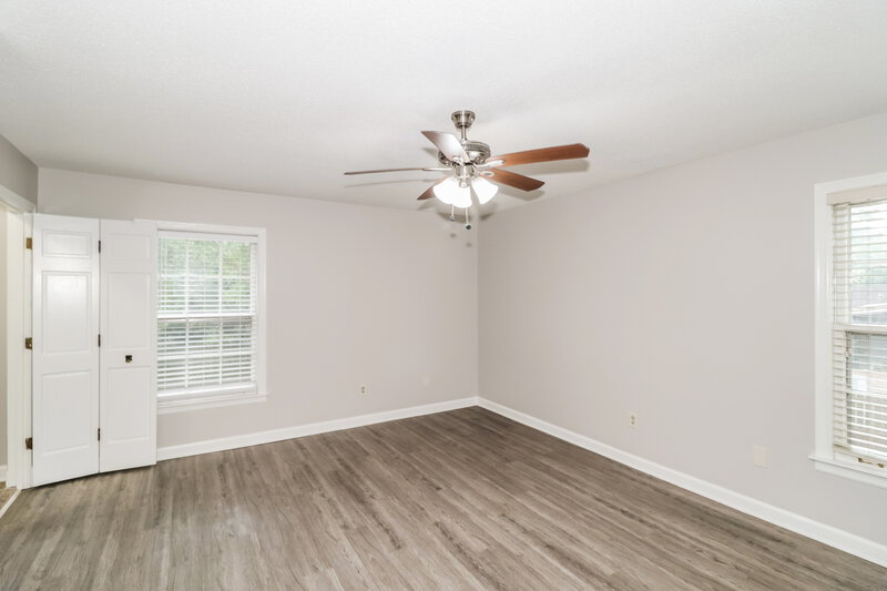 1,810/Mo, 6005 Macinness Dr Memphis, TN 38119 Main Bedroom View 2