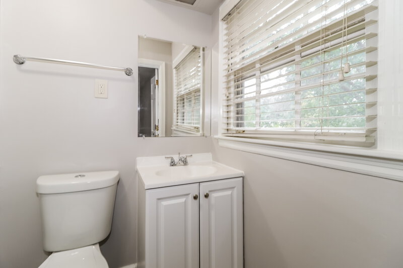 1,810/Mo, 6005 Macinness Dr Memphis, TN 38119 Bathroom View