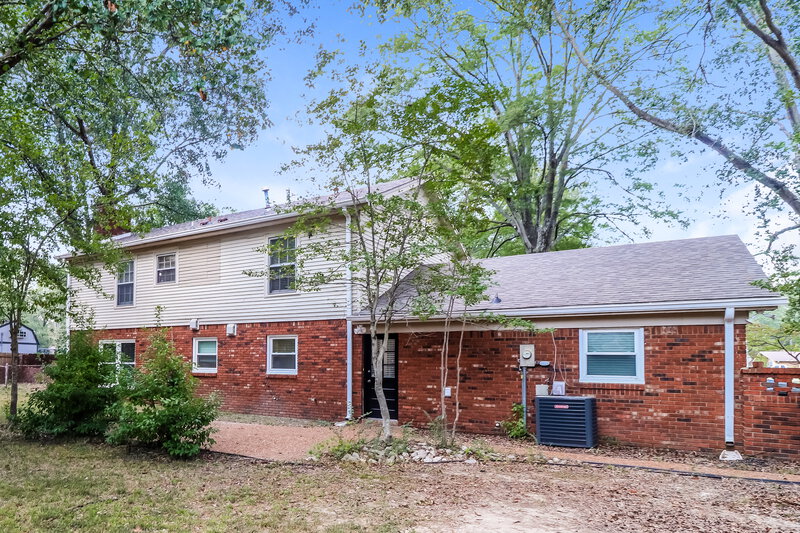 1,810/Mo, 6005 Macinness Dr Memphis, TN 38119 Rear View