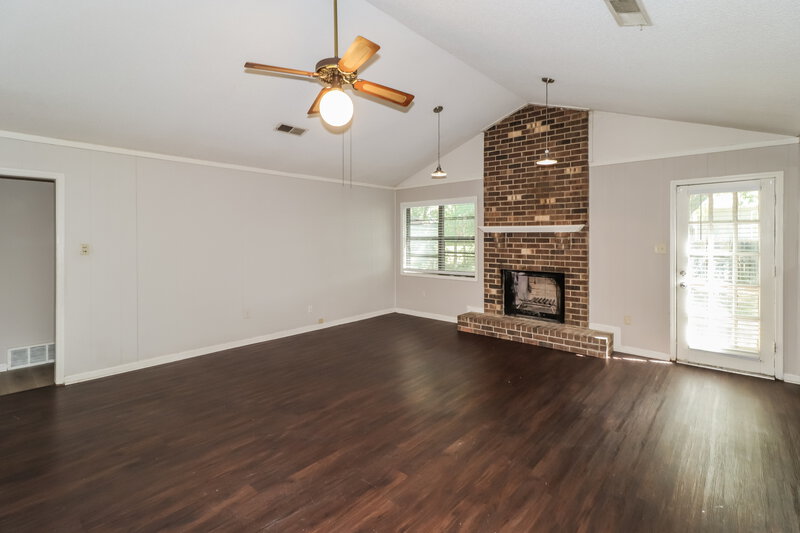 1,660/Mo, 7261 Hollorn Ln Memphis, TN 38125 Living Room View