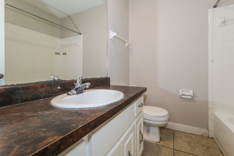 1,660/Mo, 7261 Hollorn Ln Memphis, TN 38125 Bathroom View