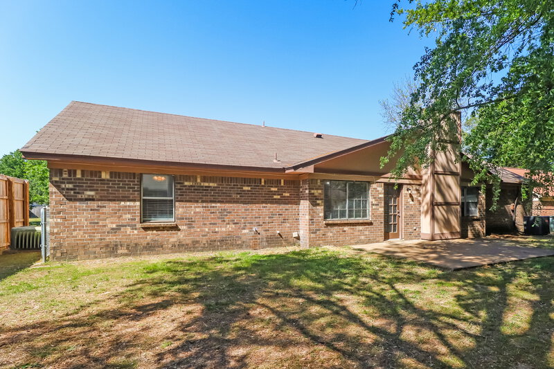 1,660/Mo, 7261 Hollorn Ln Memphis, TN 38125 Rear View