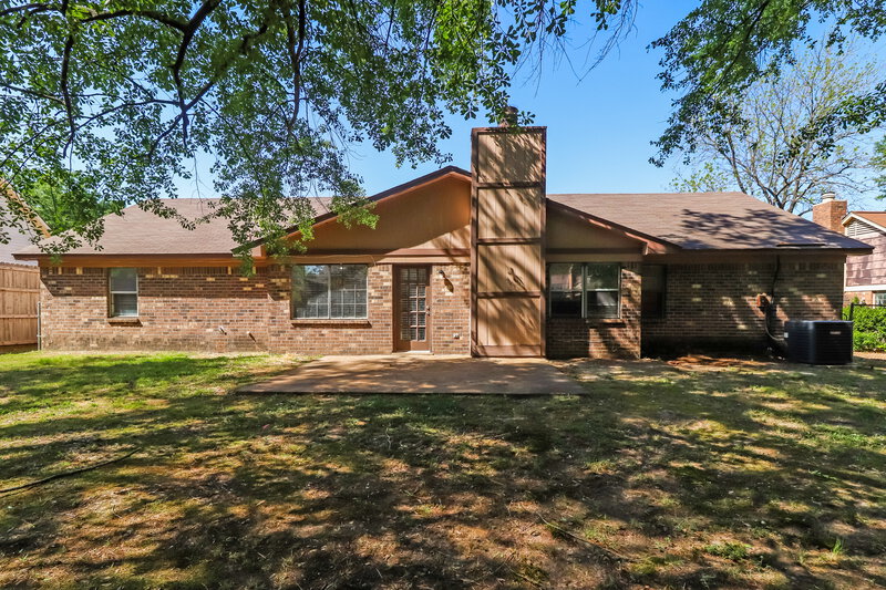 1,660/Mo, 7261 Hollorn Ln Memphis, TN 38125 Rear View 2