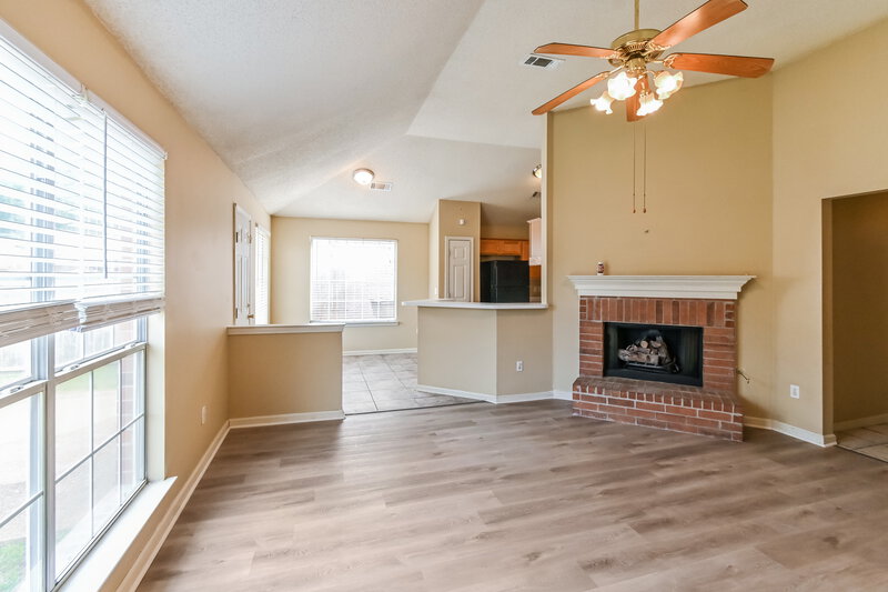 1,595/Mo, 8090 Bensford Ln Memphis, TN 38125 Living Room View 2