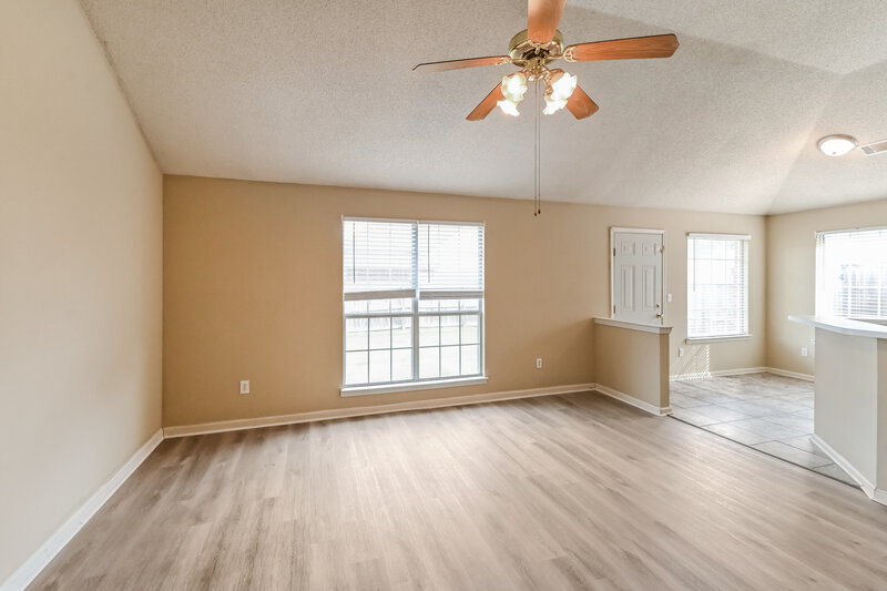 1,595/Mo, 8090 Bensford Ln Memphis, TN 38125 Living Room View 3