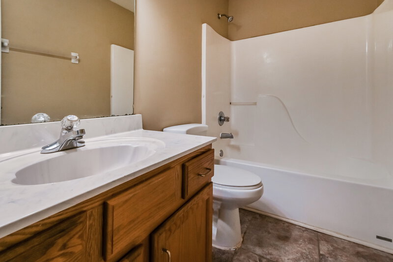 1,595/Mo, 8090 Bensford Ln Memphis, TN 38125 Bathroom View