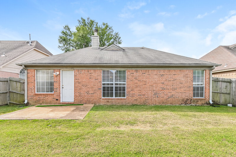 1,595/Mo, 8090 Bensford Ln Memphis, TN 38125 Rear View