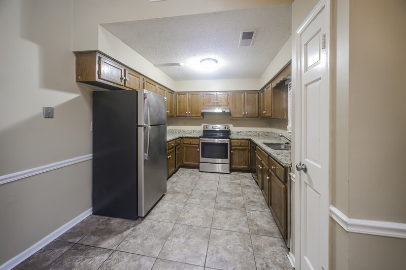 1,785/Mo, 4483 Green Creek Memphis, TN 38125 Kitchen View 2