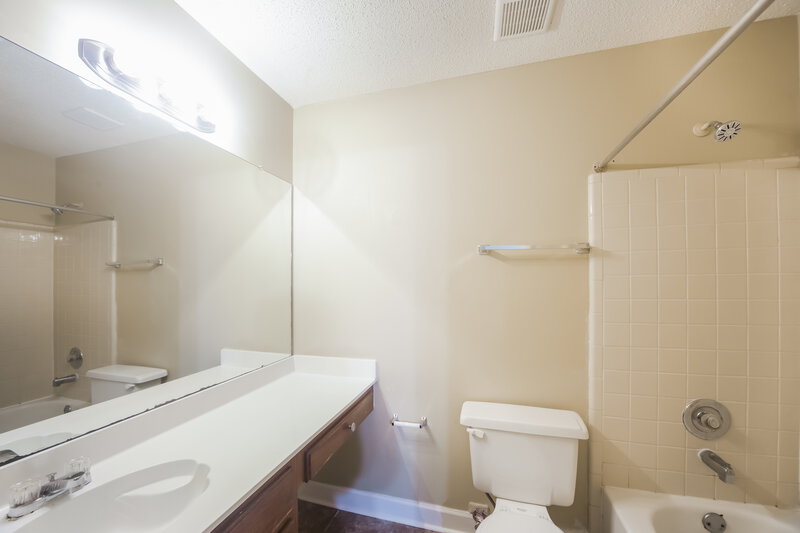 1,785/Mo, 4483 Green Creek Memphis, TN 38125 Main Bathroom View
