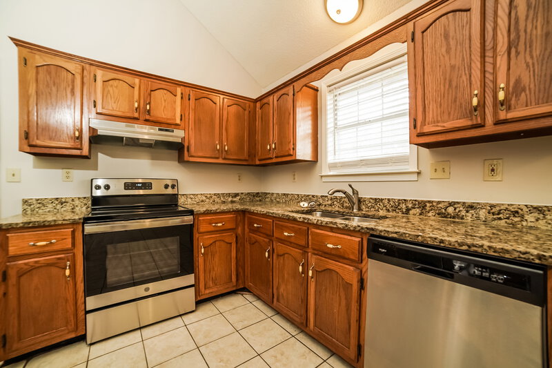 3,460/Mo, 5618 Heather View Dr Memphis, TN 38125 Kitchen View