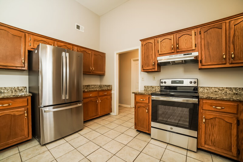 3,460/Mo, 5618 Heather View Dr Memphis, TN 38125 Kitchen View 2