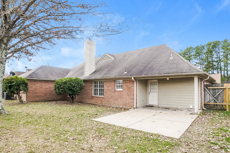 3,460/Mo, 5618 Heather View Dr Memphis, TN 38125 Rear View
