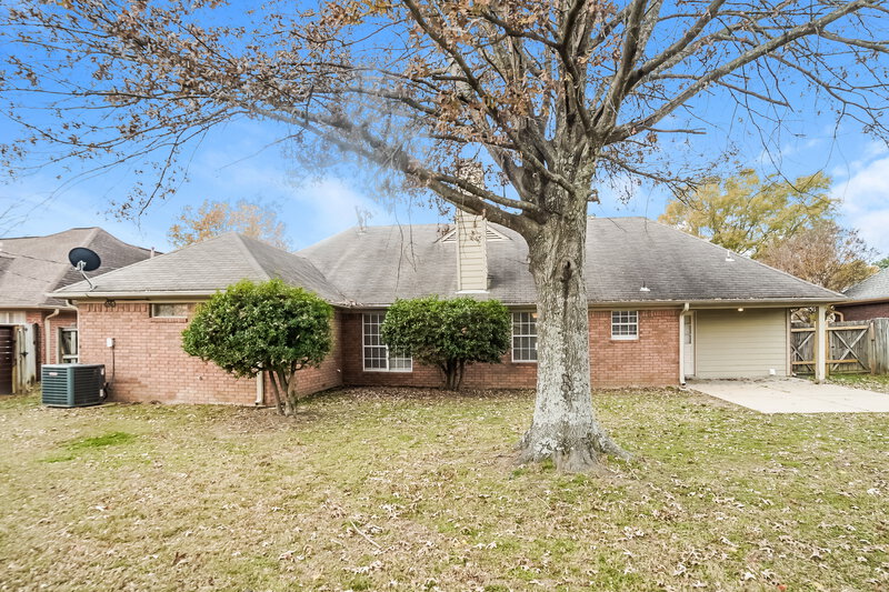 3,460/Mo, 5618 Heather View Dr Memphis, TN 38125 Rear View 2