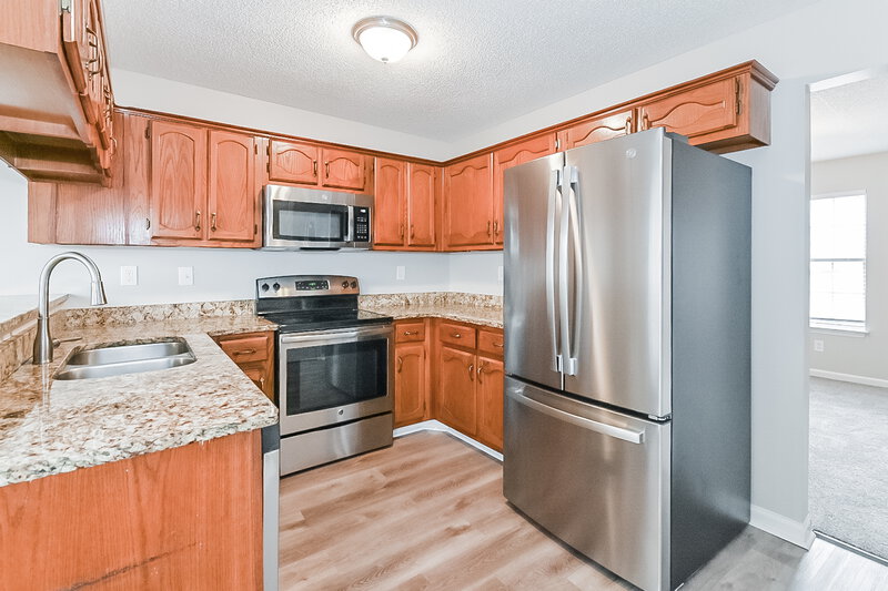 2,170/Mo, 7708 Baysweet Dr Memphis, TN 38125 Kitchen View