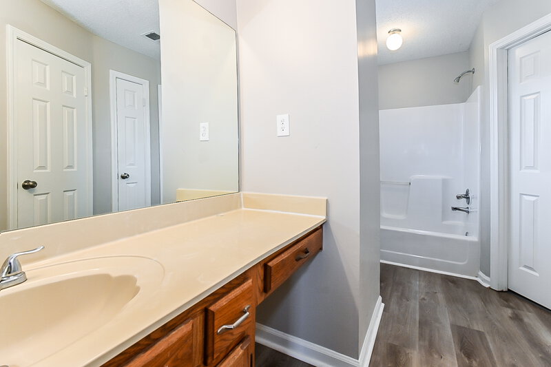 2,170/Mo, 7708 Baysweet Dr Memphis, TN 38125 Main Bathroom View