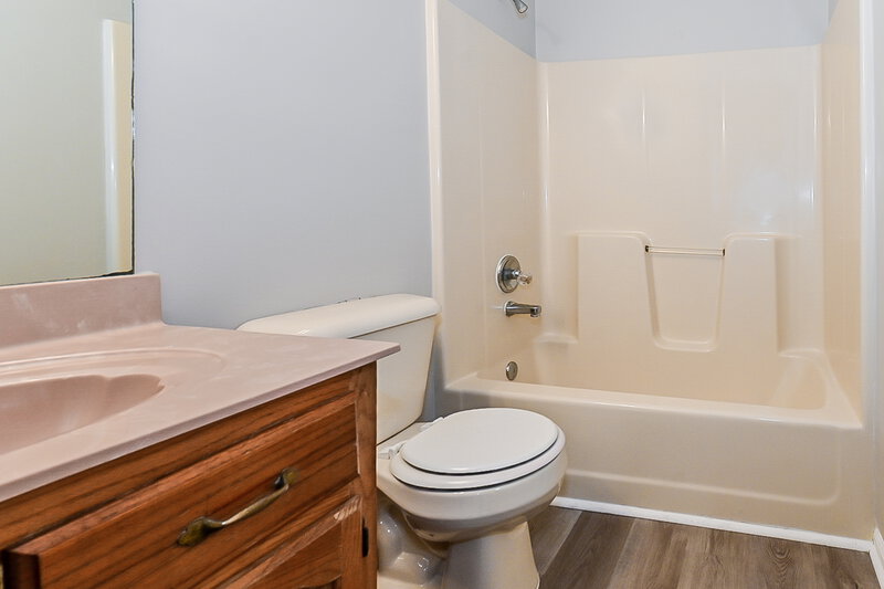 2,170/Mo, 7708 Baysweet Dr Memphis, TN 38125 Bathroom View