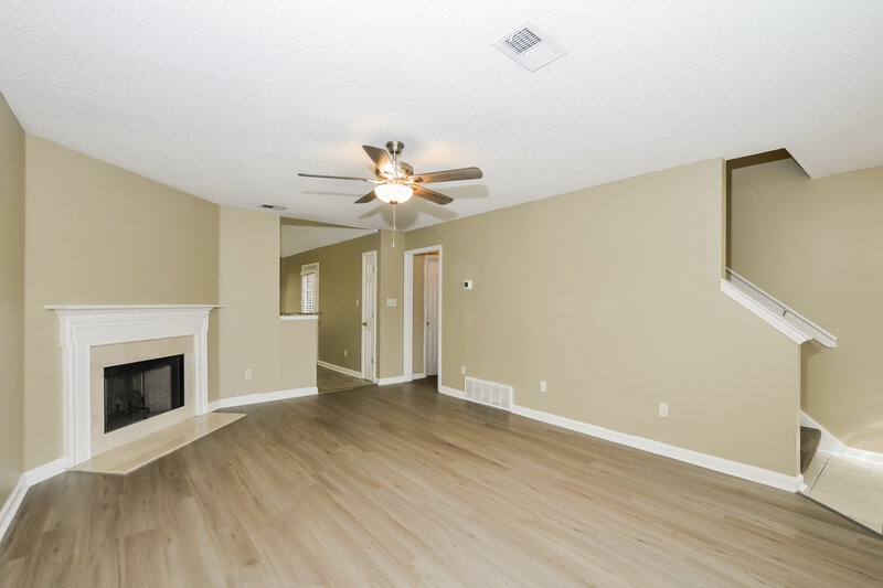2,060/Mo, 4252 Rainey Woods Dr Memphis, TN 38125 Living Room View