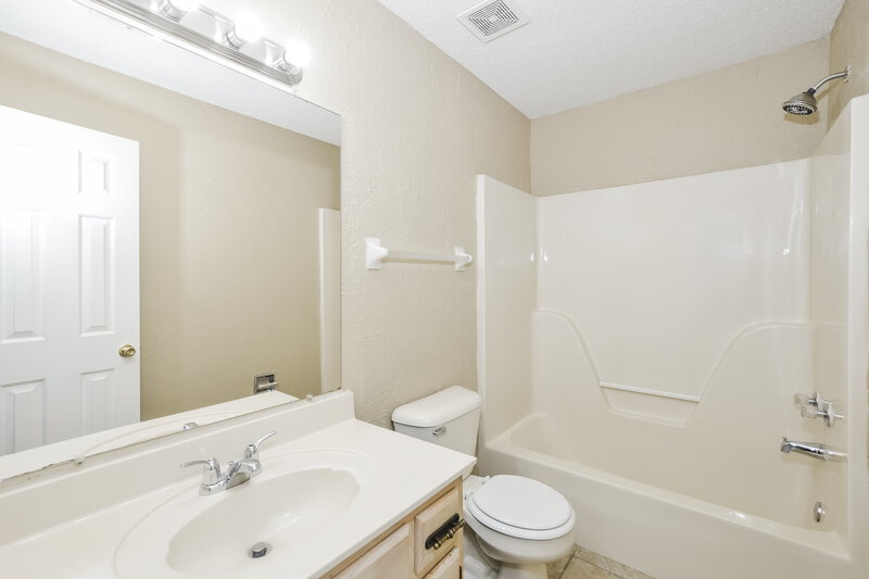 2,060/Mo, 4252 Rainey Woods Dr Memphis, TN 38125 Bathroom View 2