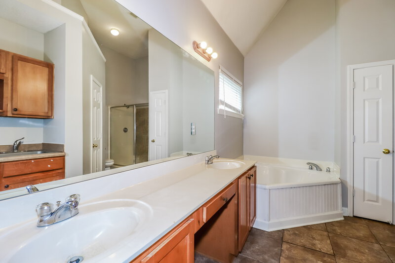 1,975/Mo, 7575 Glen Creek Ln Memphis, TN 38125 Main Bathroom View