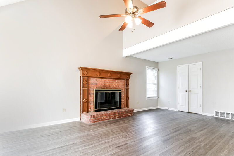 1,825/Mo, 8152 Meadow Vale Dr Memphis, TN 38125 Living Room View 2