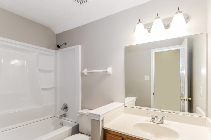 1,825/Mo, 8152 Meadow Vale Dr Memphis, TN 38125 Bathroom View