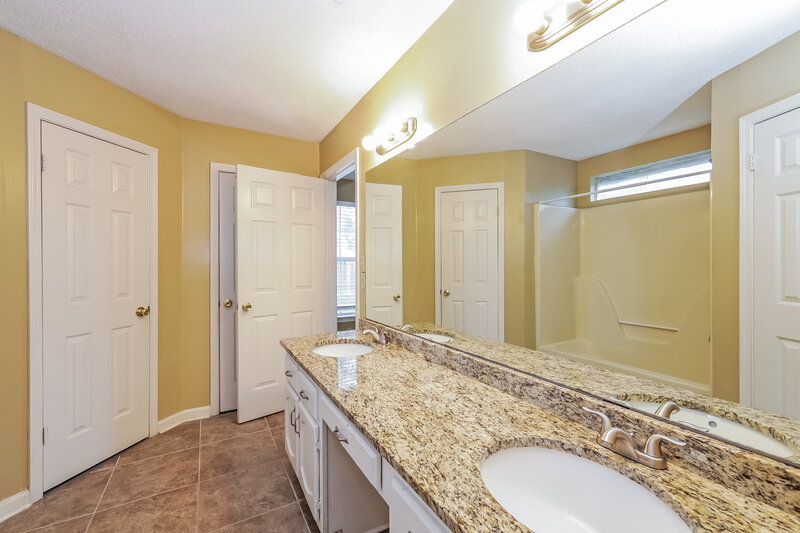 1,530/Mo, 4123 Long Creek Rd Memphis, TN 38125 Main Bathroom View 2